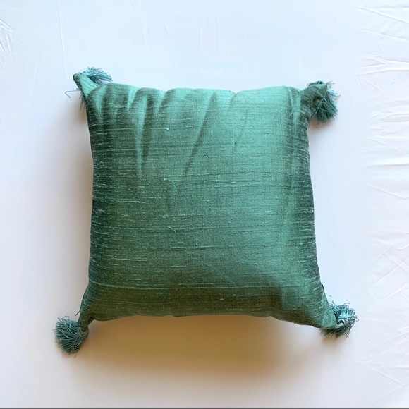 Bright green decorative pillow Chartreuse medallion design Tassels Silky Accent - Picture 2 of 2